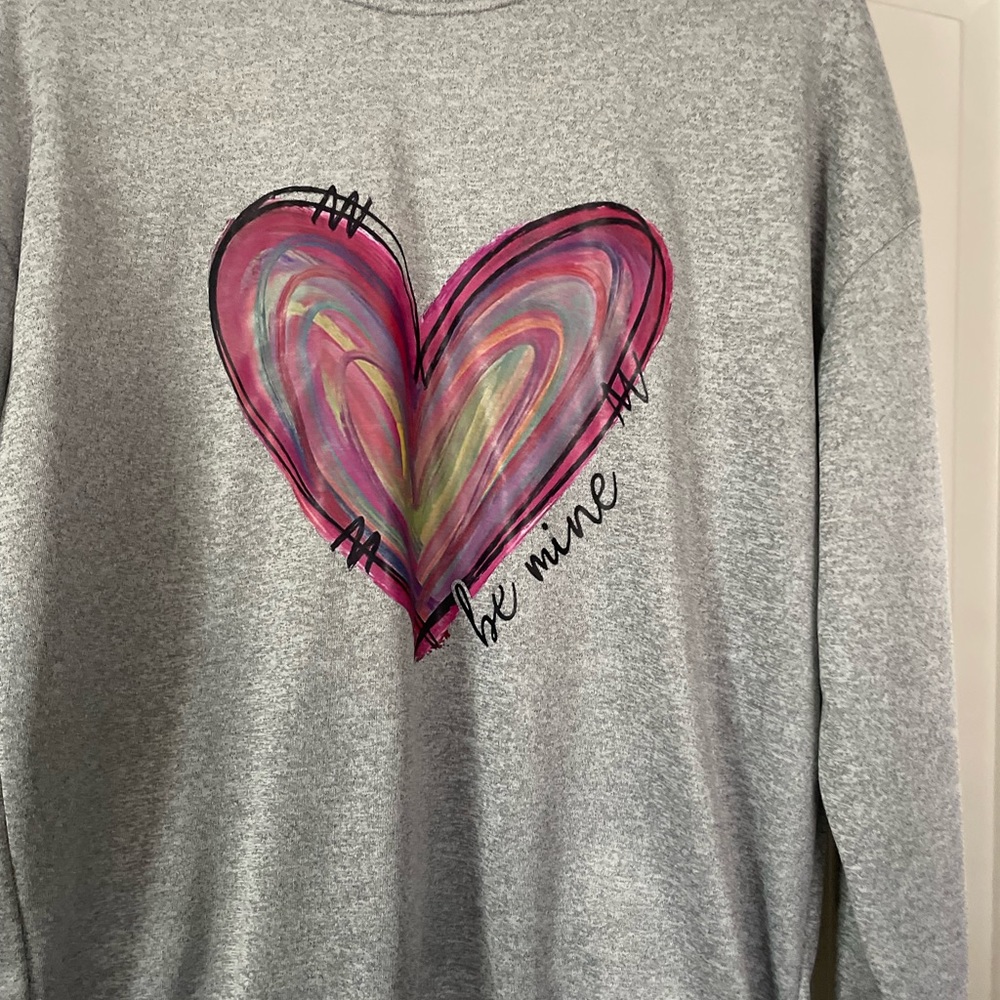 Heart sweatshirt. Size lg.